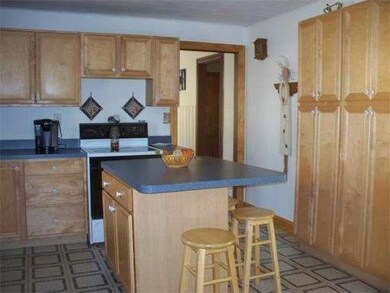 330 Springfield St, Chicopee, MA 01013 - photo 6