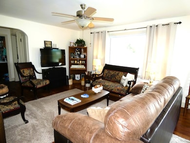 855 Goolsby St, Marion, VA 24354 - photo 3