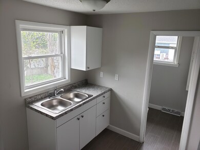 814 4th Ave NW, Jamestown, ND 58401 - photo 2