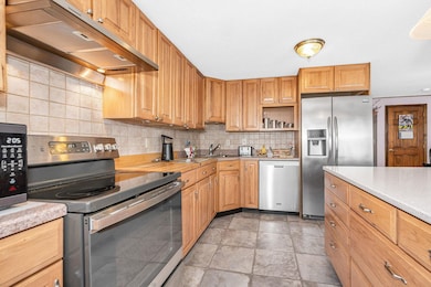 5 Axle Tree Rd, MerriMacK, NH 03054 - photo 2