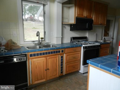 6127 58th Ave, Riverdale, MD 20737 - photo 5