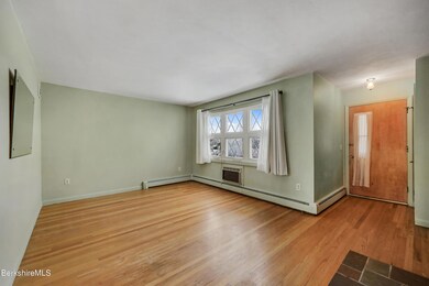 9 Quirico DRive 5-Living-Room (1)