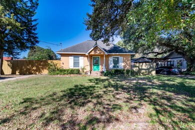 111 E Southland Ave, Alvin, TX 77511 - photo 2