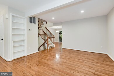 6804 Montivideo Square Ct, Falls Church, VA 22043 - photo 5