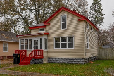 709 Constantine St-102