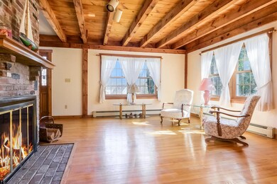 003-photo-living-room-8986497
