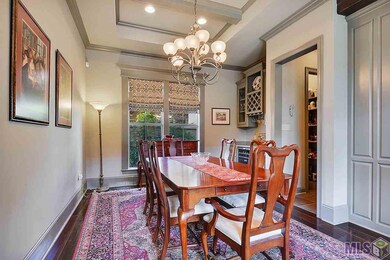 Beautiful ceiling feature and built in wine shelf 