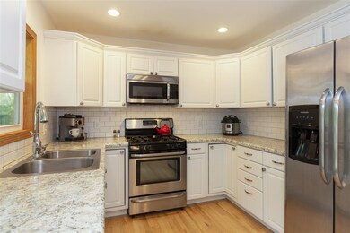 5136 Hill Top Rd, Fitchburg, WI 53711 - photo 7