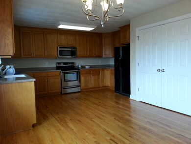 eat-in kitchen