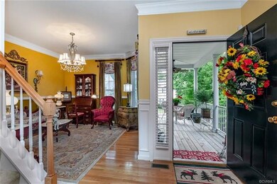 Large foyer to welcome your guests!