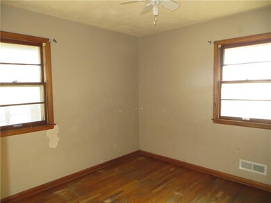 1513 E 26th St, Des Moines, IA 50317 - photo 3