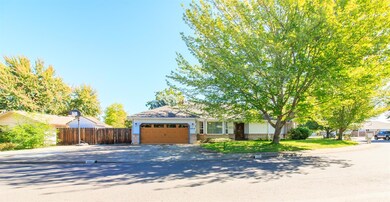 464 Vincent Ave, Central Point, OR 97502 - photo 2