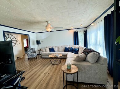 802 E 5th St, Cushing, OK 74023 - photo 7