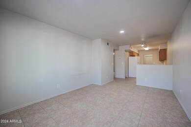 2807 E Capri Cir unit 3, Mesa, AZ 85204 - photo 4
