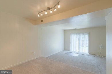 9466 Abingdon Ct, Manassas, VA 20109 - photo 6