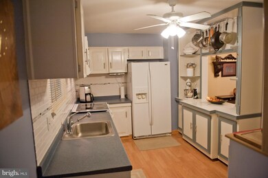 916 Stormont Cir, Halethorpe, MD 21227 - photo 6