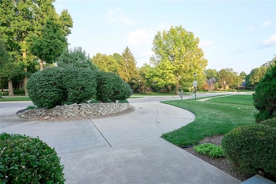 6520 Forrest Commons Blvd, Indianapolis, IN 46227 - photo 4