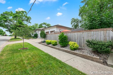 2320 Diamond Ave NE, Grand Rapids, MI 49505 - photo 4