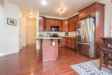 880 Garden Ct, Easton, PA 18040 - photo 3