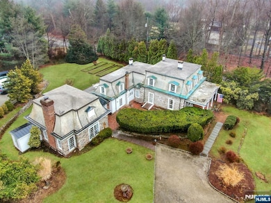 136 Chestnut Ridge Rd, Saddle River, NJ 07458 - photo 3