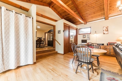 1091 Laurel Dr, Aurora, IL 60506 - photo 2