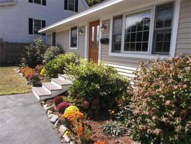 28 Howland St, Brockton, MA 02302 - photo 2