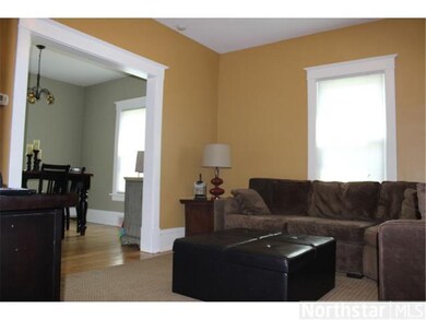 Beautiful hardwood floors throughout hits well-kep