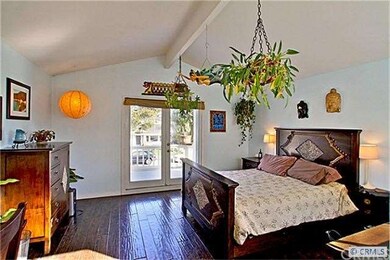 Large master bedroom w/hardwood floors, vaulted ce