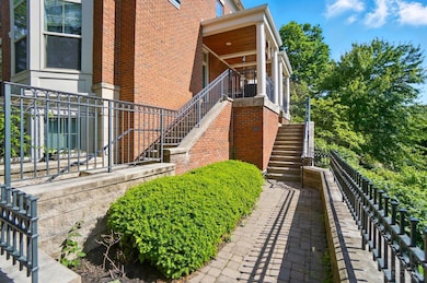 207 Stetson St, Cincinnati, OH 45219 - photo 2