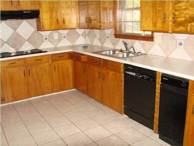 117 Roxanne Dr, Youngsville, LA 70592 - photo 2