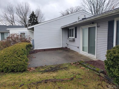 291 Vernon Rd unit B, Monroe Township, NJ 08831 - photo 4