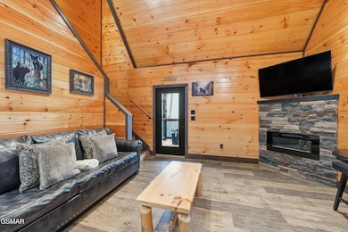 1104 Laddie Buck Ln, Gatlinburg, TN 37738 - photo 5