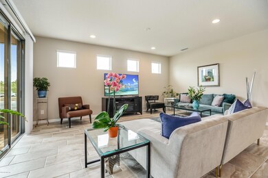 004_Family Room