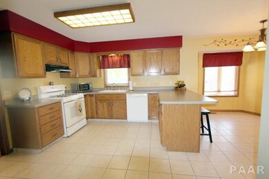 5520 N Pepperwood Ct, Peoria, IL 61615 - photo 2