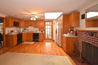 10 Kingwood St, Wareham, MA 02571 - photo 2