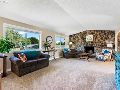 Living Room-Fireplace