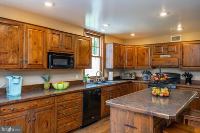 3420 Foster Ln, Reading, PA 19605 - photo 3