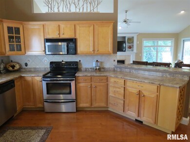 2107 W 57th St, Davenport, IA 52806 - photo 7