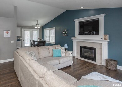 2205 W 57th St, Davenport, IA 52806 - photo 3