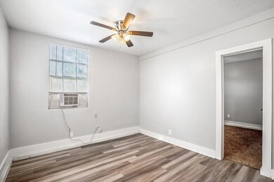 8209 Bangle St unit A, Houston, TX 77012 - photo 5