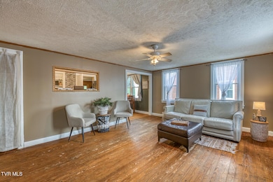 1409 Newton St-4