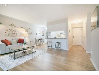 2005 Tibbetts Dr unit 203, Longview, WA 98632 - photo 2