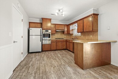 Newer appliances and fixtures!