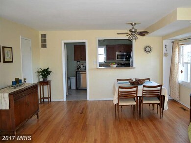 922 Stormont Cir, Halethorpe, MD 21227 - photo 4