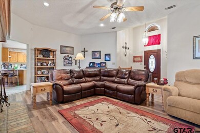 1801 Hogan Ln, Mount Pleasant, TX 75455 - photo 4