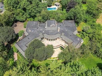 13 Chanticlare Dr, Manhasset, NY 11030 - photo 2