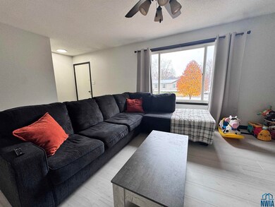 1302 Emerald St, Onawa, IA 51040 - photo 4