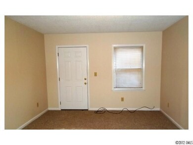 639 W Sharpe St, Statesville, NC 28677 - photo 6