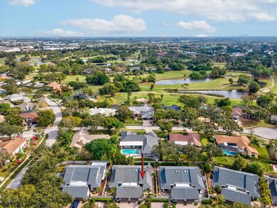 10671 Andrew Ln, Seminole, FL 33777 - photo 4