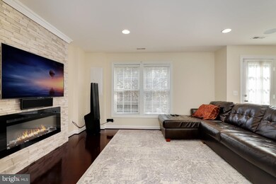 9068 Tanyard Ln, Lorton, VA 22079 - photo 7